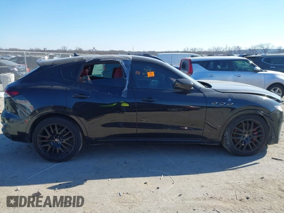 2022 Maserati Levante Modena S z VIN ZN661ZUM0NX400467, wystawiony jako IAAI lot #41294140 z przebiegiem 93 148 mil mil oraz . Historia ofert i sprzedaży dostępna na DreamBid. Obrazek 14.