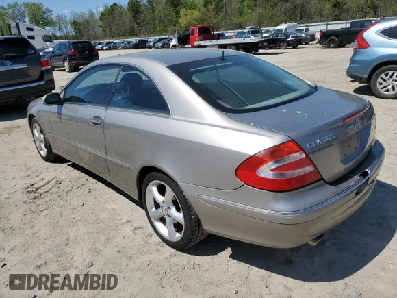 2005 Mercedes-Benz CLK 320 z VIN WDBTJ65J95F129288, wystawiony jako Copart lot #52433525 z przebiegiem 133 344 mil mil oraz Szkoda całkowita • Salvage title. Historia ofert i sprzedaży dostępna na DreamBid. Obrazek 2.