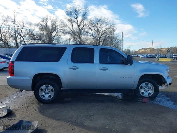 2013 Chevrolet Suburban LT with VIN 1GNSKJE70DR314805, listed as a IAAI auction lot 41120145 with 178,769 mi miles. Bid and sale history available at carsss.com. Image 14.