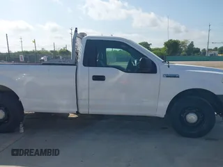 2018 Ford F-150 XL z VIN 1FTMF1CB3JKE60746, wystawiony jako IAAI lot #42759319 z przebiegiem 28 089 mil mil oraz . Historia ofert i sprzedaży dostępna na DreamBid. Obrazek 13.