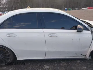 2021 Mercedes-Benz A 35 AMG z VIN W1K3G5BB6MJ307912, wystawiony jako IAAI lot #41804931 z przebiegiem 78 532 mil mil oraz . Historia ofert i sprzedaży dostępna na DreamBid. Obrazek 13.