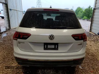 2018 Volkswagen Tiguan SEL z VIN 3VV2B7AX3JM009637, wystawiony jako Copart lot #59373325 z przebiegiem 148 046 mil mil oraz Szkoda całkowita • Salvage title. Historia ofert i sprzedaży dostępna na DreamBid. Obrazek 6.