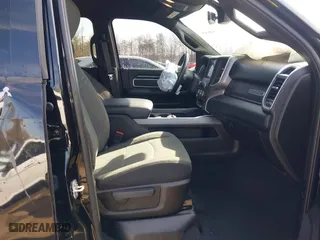 2019 Ram 2500 Big Horn with VIN 3C6UR5DJ7KG698782, listed as a IAAI auction lot 41661621 with 58,064 mi miles. Bid and sale history available at carsss.com. Image 5.
