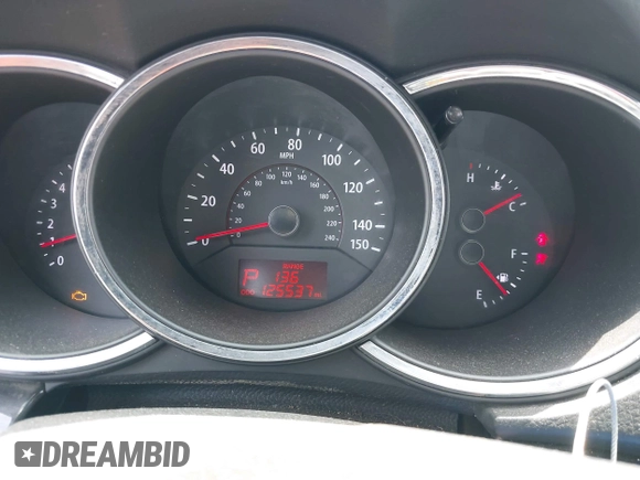 2012 Kia Sorento LX z VIN 5XYKT4A69CG257313, wystawiony jako IAAI lot #42444790 z przebiegiem 125 537 mil mil oraz . Historia ofert i sprzedaży dostępna na DreamBid. Obrazek 7.