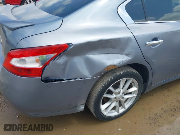 2011 Nissan Maxima SV z VIN 1N4AA5AP2BC843103, wystawiony jako IAAI lot #42512947 z przebiegiem 185 899 mil mil oraz . Historia ofert i sprzedaży dostępna na DreamBid. Obrazek 6.
