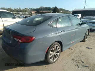 2015 Chrysler 200 S with VIN 1C3CCCBB4FN559992, listed as a IAAI auction lot 40540938 with 117,298 mi miles. Bid and sale history available at carsss.com. Image 4.