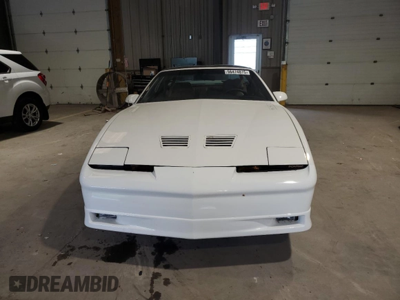 1989 Pontiac Firebird z VIN 1G2FW2180KL256119, wystawiony jako Copart lot #56474875 z przebiegiem 81 176 mil mil oraz Szkoda całkowita • Salvage title. Historia ofert i sprzedaży dostępna na DreamBid. Obrazek 5.