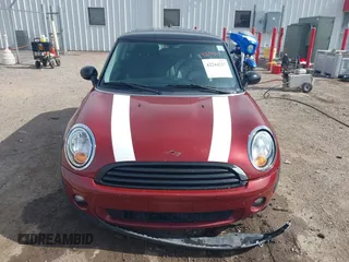 2009 MINI Hardtop z VIN WMWMF33579TW73000, wystawiony jako IAAI lot #42244237 z przebiegiem 108 332 mil mil oraz . Historia ofert i sprzedaży dostępna na DreamBid. Obrazek 12.