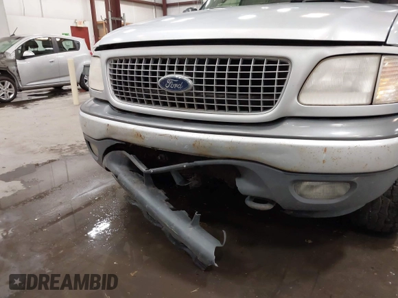 2000 Ford Expedition Special Service z VIN 1FMFU16L2YLC02530, wystawiony jako IAAI lot #42238010 z przebiegiem Nie podano mil oraz . Historia ofert i sprzedaży dostępna na DreamBid. Obrazek 6.