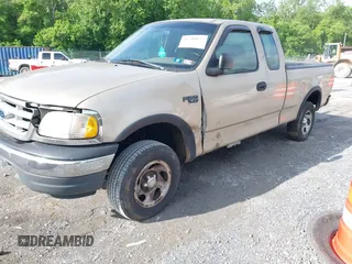 1999 Ford F-150 z VIN 1FTRX18W9XNB33354, wystawiony jako IAAI lot #42380827 z przebiegiem Nie podano mil oraz . Historia ofert i sprzedaży dostępna na DreamBid. Obrazek 2.