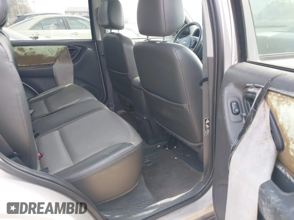 2003 Ford Escape XLT Popular 2 with VIN 1FMYU93163KC74842, listed as a IAAI auction lot 41828112 with 171,988 mi miles. Bid and sale history available at carsss.com. Image 8.