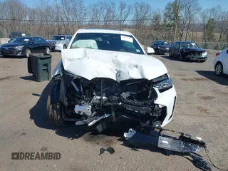 2025 BMW X6 xDrive40i z VIN 5UX33EX01S9Z04573, wystawiony jako IAAI lot #41835481 z przebiegiem 504 mil mil oraz . Historia ofert i sprzedaży dostępna na DreamBid. Obrazek 12.