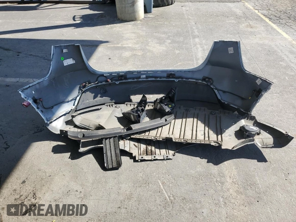 2021 Tesla Model Y Long Range z VIN 5YJYGDEE7MF228787, wystawiony jako Copart lot #47252275 z przebiegiem 59 823 mil mil oraz Szkoda całkowita • Salvage title. Historia ofert i sprzedaży dostępna na DreamBid. Obrazek 14.