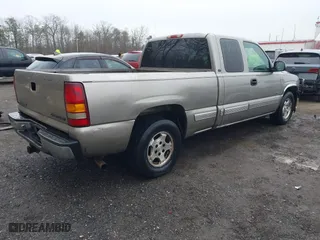2000 Chevrolet Silverado 1500 LS with VIN 2GCEC19T1Y1380448, listed as a IAAI auction lot 41551018 with 236,697 mi miles. Bid and sale history available at carsss.com. Image 4.