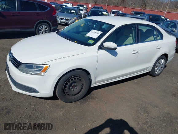 2013 Volkswagen Jetta Sedan SE with VIN 3VWDP7AJXDM373902, listed as a IAAI auction lot 41858011 with 153,974 mi miles. Bid and sale history available at carsss.com. Image 2.