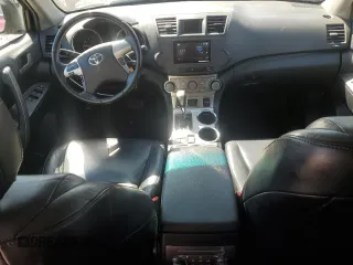 2011 Toyota Highlander z VIN 5TDBK3EH5BS074730, wystawiony jako Copart lot #56496965 z przebiegiem 133 214 mil mil oraz Czysty tytuł • Clean title. Historia ofert i sprzedaży dostępna na DreamBid. Obrazek 8.