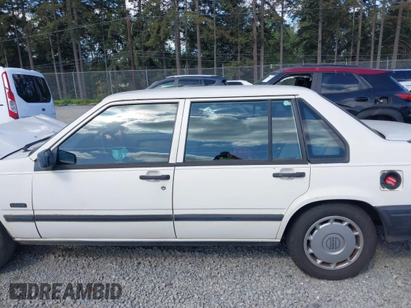 1994 Volvo 900 GLS with VIN YV1JS883XR3145743, listed as a IAAI auction lot 42216858 with 193,685 mi miles and . Bid and sale history available at DreamBid. Image 15.