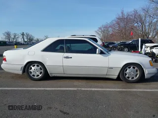 1994 Mercedes-Benz E z VIN WDBEA52E0RC079107, wystawiony jako IAAI lot #41932270 z przebiegiem 187 928 mil mil oraz . Historia ofert i sprzedaży dostępna na DreamBid. Obrazek 13.