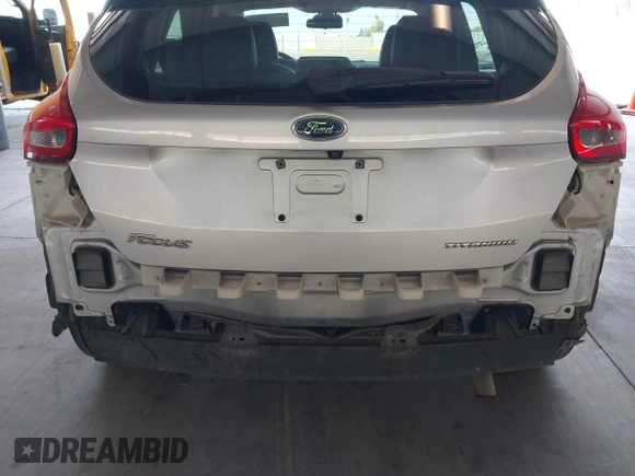 2017 Ford Focus Titanium z VIN 1FADP3N2XHL288103, wystawiony jako IAAI lot #42573844 z przebiegiem 128 952 mil mil oraz . Historia ofert i sprzedaży dostępna na DreamBid. Obrazek 6.