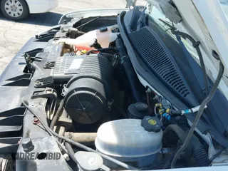 2011 Chevrolet Express Passenger 1LT z VIN 1GAZG1FG1B1104810, wystawiony jako IAAI lot #42675746 z przebiegiem 16 391 mil mil oraz . Historia ofert i sprzedaży dostępna na DreamBid. Obrazek 19.