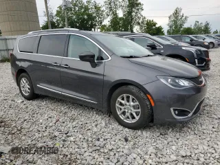 2020 Chrysler Pacifica Touring L z VIN 2C4RC1BG0LR137402, wystawiony jako Copart lot #58410145 z przebiegiem 52 050 mil mil oraz Nie do naprawy • Non repairable. Historia ofert i sprzedaży dostępna na DreamBid. Obrazek 4.