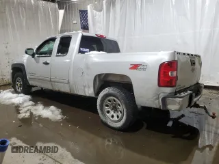 2010 Chevrolet Silverado 1500 LS with VIN 1GCSKREA4AZ251643, listed as a Copart auction lot 88511085 with 136,052 mi miles and Salvage Title. Bid and sale history available at DreamBid. Image 2.