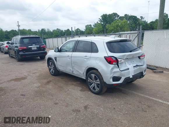 2024 Mitsubishi Outlander S z VIN JA4ARUAU8RU026106, wystawiony jako IAAI lot #42261854 z przebiegiem 5 439 mil mil oraz . Historia ofert i sprzedaży dostępna na DreamBid. Obrazek 3.