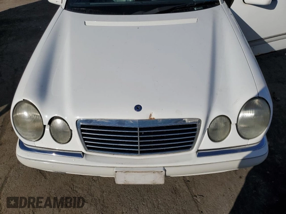 1996 Mercedes-Benz E-Class with VIN WDBJF55F9TJ005448, listed as a Copart auction lot 75096904 with 186,282 mi miles and Clean Title. Bid and sale history available at carsss.com. Image 11.