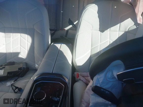 2024 BMW 7 Series with VIN WBA43EH0XRCP19582, listed as a IAAI auction lot 41195408 with Not provided miles and . Bid and sale history available at DreamBid. Image 8.