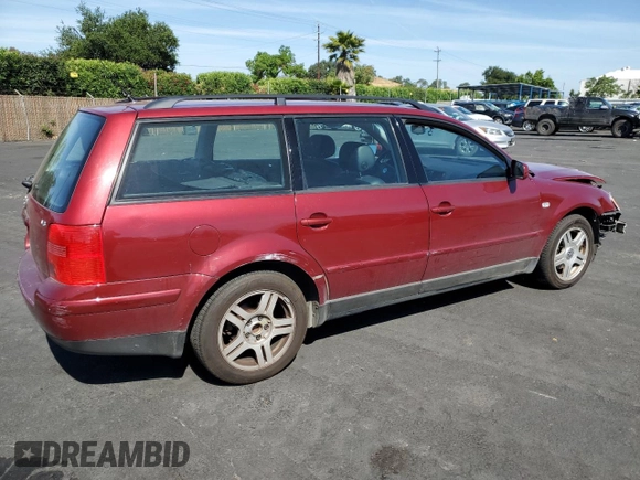 2001 Volkswagen Passat GLX z VIN WVWJH63B61E002904, wystawiony jako Copart lot #57347635 z przebiegiem 130 633 mil mil oraz Szkoda całkowita • Salvage title. Historia ofert i sprzedaży dostępna na DreamBid. Obrazek 3.