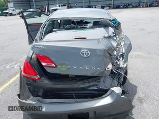 2007 Toyota Avalon XL z VIN 4T1BK36B17U172307, wystawiony jako IAAI lot #42199032 z przebiegiem 169 660 mil mil oraz . Historia ofert i sprzedaży dostępna na DreamBid. Obrazek 6.