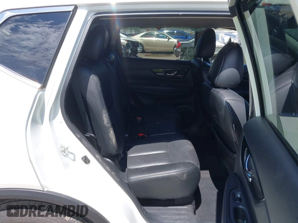 2017 Nissan Rogue SL z VIN 5N1AT2MT5HC884728, wystawiony jako IAAI lot #42330244 z przebiegiem 89 744 mil mil oraz . Historia ofert i sprzedaży dostępna na DreamBid. Obrazek 8.