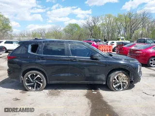 2024 Mitsubishi Outlander SE with VIN JA4J3VA87RZ078906, listed as a IAAI auction lot 41997041 with 17,472 mi miles. Bid and sale history available at carsss.com. Image 13.