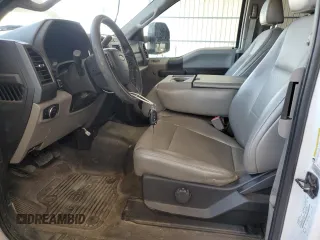 2019 Ford F-250 XL z VIN 1FT7X2B64KEC43064, wystawiony jako Copart lot #62648665 z przebiegiem 109 146 mil mil oraz Czysty tytuł • Clean title. Historia ofert i sprzedaży dostępna na DreamBid. Obrazek 7.