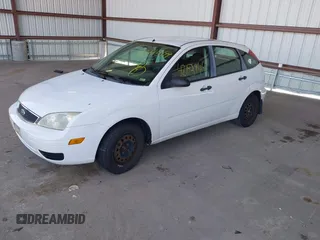 2007 Ford Focus S z VIN 1FAFP37N97W238404, wystawiony jako IAAI lot #42195944 z przebiegiem 168 390 mil mil oraz . Historia ofert i sprzedaży dostępna na DreamBid. Obrazek 2.