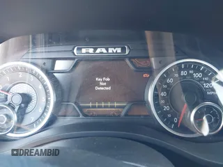 2022 Ram 1500 Big Horn z VIN 1C6RREBG6NN464013, wystawiony jako IAAI lot #41784284 z przebiegiem Nie podano mil oraz . Historia ofert i sprzedaży dostępna na DreamBid. Obrazek 7.