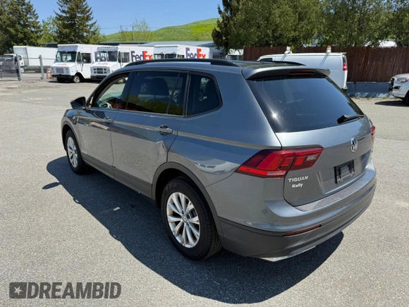 2018 Volkswagen Tiguan S z VIN 3VV0B7AX2JM014870, wystawiony jako Copart lot #57364305 z przebiegiem 118 522 mil mil oraz Czysty tytuł • Clean title. Historia ofert i sprzedaży dostępna na DreamBid. Obrazek 4.