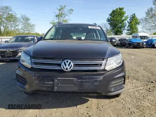 2017 Volkswagen Tiguan S z VIN WVGBV7AX0HK015303, wystawiony jako Copart lot #54820075 z przebiegiem 155 356 mil mil oraz Czysty tytuł • Clean title. Historia ofert i sprzedaży dostępna na DreamBid. Obrazek 5.