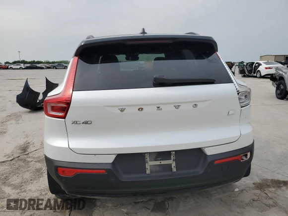 2021 Volvo XC40 z VIN YV4ED3UR8M2611762, wystawiony jako Copart lot #53993175 z przebiegiem 70 428 mil mil oraz Tytuł czysty. Historia ofert i sprzedaży dostępna na DreamBid. Obrazek 6.