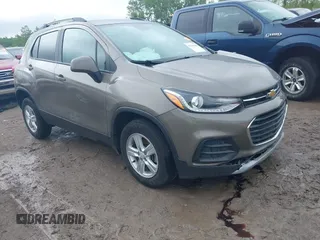 2021 Chevrolet Trax LT z VIN KL7CJPSBXMB311623, wystawiony jako IAAI lot #42292648 z przebiegiem 28 249 mil mil oraz . Historia ofert i sprzedaży dostępna na DreamBid. Obrazek 1.