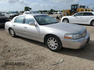 2009 Lincoln Town Car Signature Limited z VIN 2LNHM82V99X635551, wystawiony jako Copart lot #54103565 z przebiegiem 138 836 mil mil oraz Czysty tytuł • Clean title. Historia ofert i sprzedaży dostępna na DreamBid. Obrazek 4.