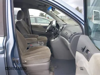 2008 Kia Sedona LX with VIN KNDMB233886206088, listed as a IAAI auction lot 41948185 with 203,327 mi miles. Bid and sale history available at carsss.com. Image 5.