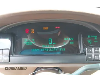 1999 Cadillac DeVille z VIN 1G6KD54Y2XU788781, wystawiony jako IAAI lot #42390531 z przebiegiem 180 328 mil mil oraz . Historia ofert i sprzedaży dostępna na DreamBid. Obrazek 7.