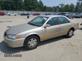 2001 Toyota Camry CE z VIN 4T1BG22KX1U767973, wystawiony jako Copart lot #57836355 z przebiegiem 233 666 mil mil oraz Szkoda całkowita • Salvage title. Historia ofert i sprzedaży dostępna na DreamBid. Obrazek 1.