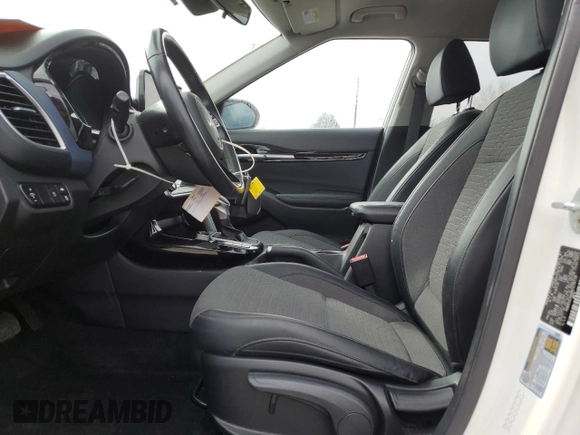 2022 Kia Seltos S z VIN KNDEUCAA6N7276779, wystawiony jako Copart lot #54263225 z przebiegiem 29 945 mil mil oraz Szkody całkowita. Historia ofert i sprzedaży dostępna na DreamBid. Obrazek 7.