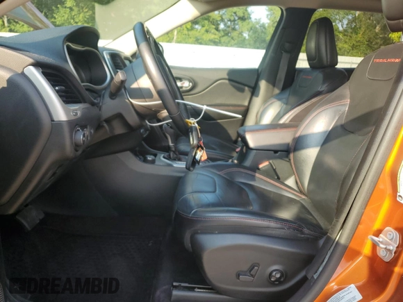 2016 Jeep Cherokee Trailhawk z VIN 1C4PJMBS6GW252974, wystawiony jako Copart lot #63652465 z przebiegiem 160 641 mil mil oraz Szkoda całkowita • Salvage title. Historia ofert i sprzedaży dostępna na DreamBid. Obrazek 7.
