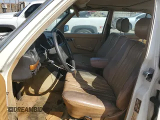 1985 Mercedes-Benz 300 with VIN WDBAB33C5FA264693, listed as a Copart auction lot 47318655 with 241,531 mi miles and Clean Title. Bid and sale history available at DreamBid. Image 7.