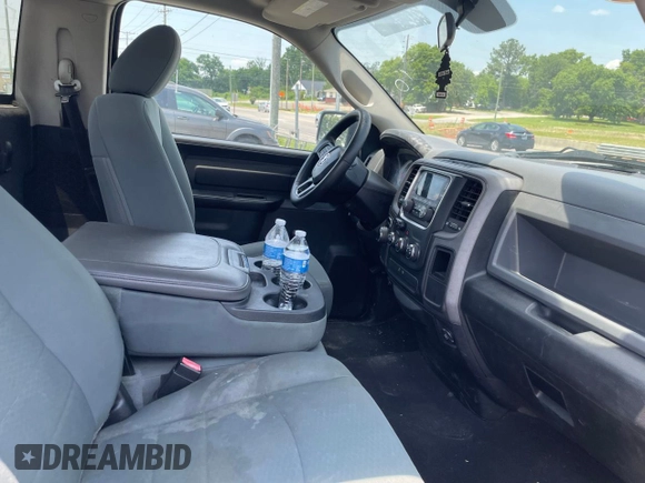 2015 Ram 1500 Express z VIN 3C6JR6AGXFG687430, wystawiony jako Copart lot #59638345 z przebiegiem 86 438 mil mil oraz Czysty tytuł • Clean title. Historia ofert i sprzedaży dostępna na DreamBid. Obrazek 5.