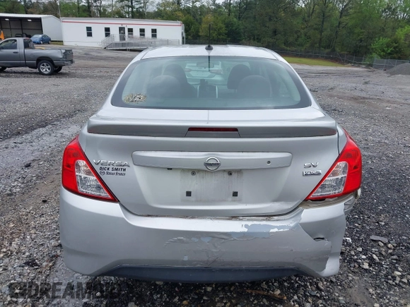 2017 Nissan Versa S Plus z VIN 3N1CN7AP0HL870285, wystawiony jako IAAI lot #41973511 z przebiegiem 141 166 mil mil oraz . Historia ofert i sprzedaży dostępna na DreamBid. Obrazek 16.