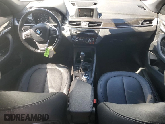 2017 BMW X1 xDrive28i z VIN WBXHT3Z36H4A55751, wystawiony jako Copart lot #56922145 z przebiegiem 62 760 mil mil oraz Szkoda całkowita • Salvage title. Historia ofert i sprzedaży dostępna na DreamBid. Obrazek 8.